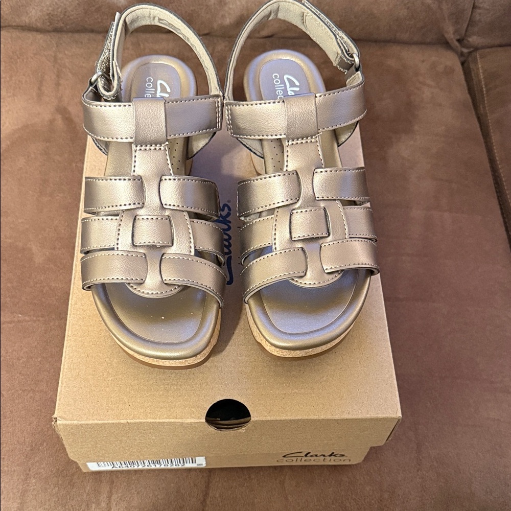 Clarks Women's Pewter Metallic Strappy Sandals size 7 medium